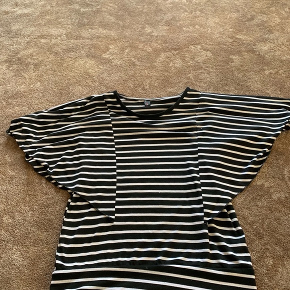 Shirts - Picture 3 of 4